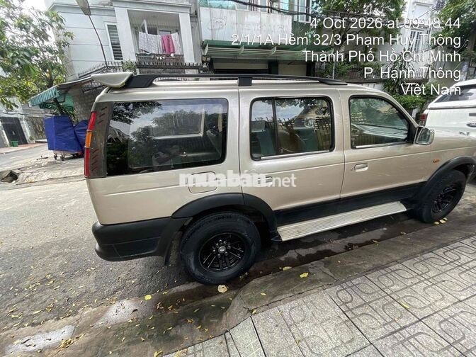 Ford Everest 7 chỗ màu Vàng cát