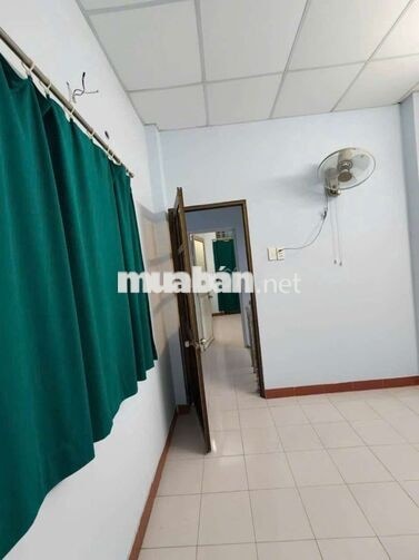 nhà 2 lầu đúc 3 phòng ngủ 2vs nhà ảnh thật mới sữa lại mới 