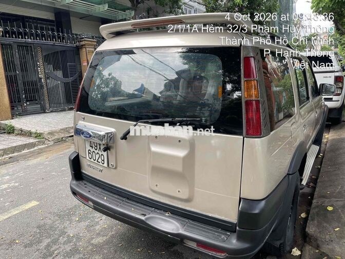 Ford Everest 7 chỗ màu Vàng cát