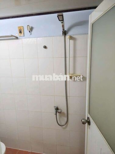 nhà 2 lầu đúc 3 phòng ngủ 2vs nhà ảnh thật mới sữa lại mới 