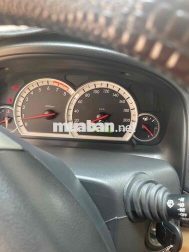 Chevrolet Captiva 7 chỗ Số sàn Bạc