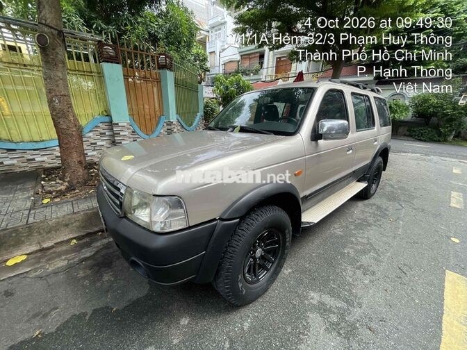 Ford Everest 7 chỗ màu Vàng cát