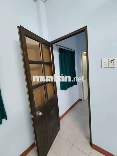 nhà 2 lầu đúc 3 phòng ngủ 2vs nhà ảnh thật mới sữa lại mới 
