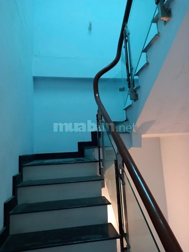 Cho thuê nhà 3 tầng 135 m2 tại La Tinh, Đông La, Hoài Đức. Giá: 6.5 tr