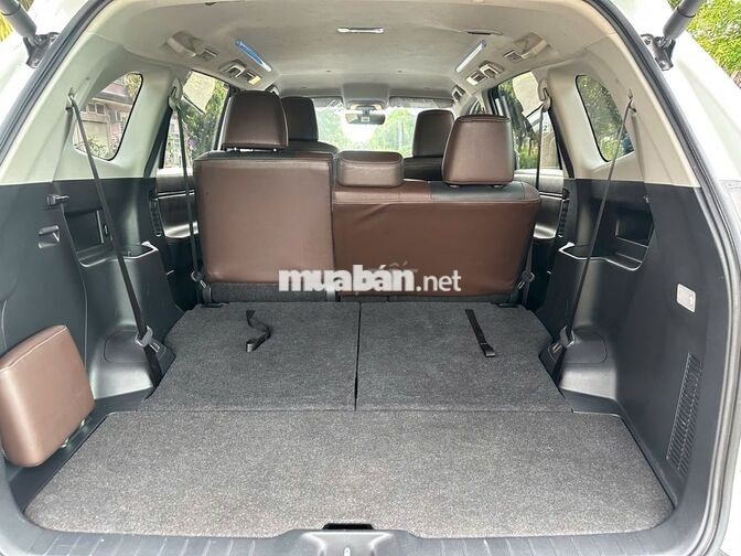 Toyota Innova Cross 2025 2.0 V Trắng 7 chỗ