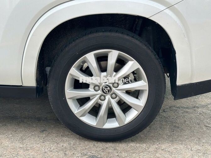 Toyota Innova Cross 2025 2.0 V Trắng 7 chỗ