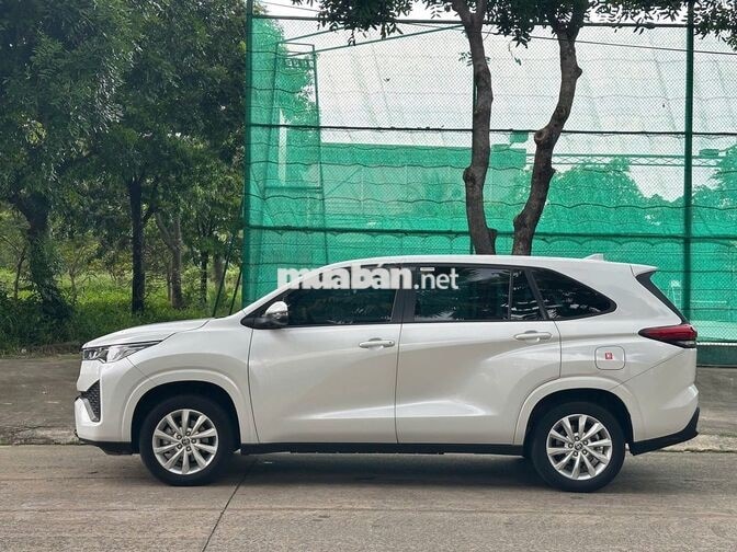Toyota Innova Cross 2025 2.0 V Trắng 7 chỗ