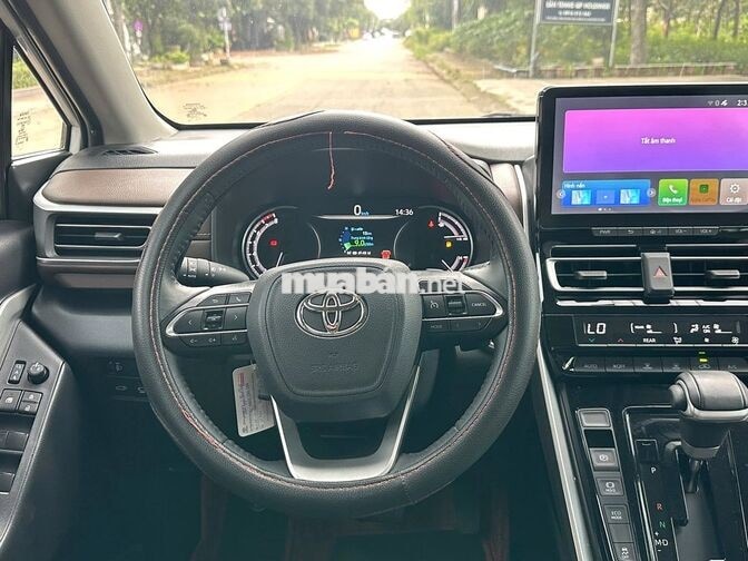 Toyota Innova Cross 2025 2.0 V Trắng 7 chỗ