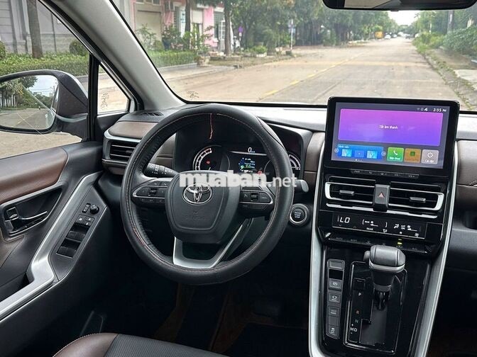 Toyota Innova Cross 2025 2.0 V Trắng 7 chỗ