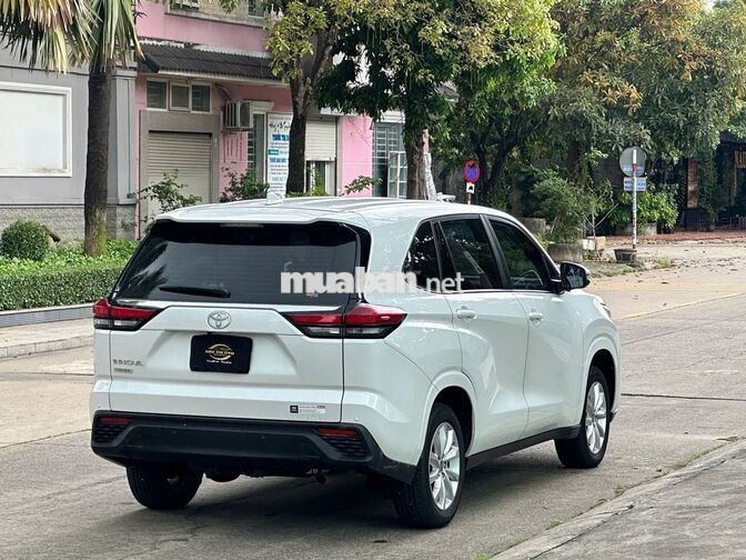Toyota Innova Cross 2025 2.0 V Trắng 7 chỗ