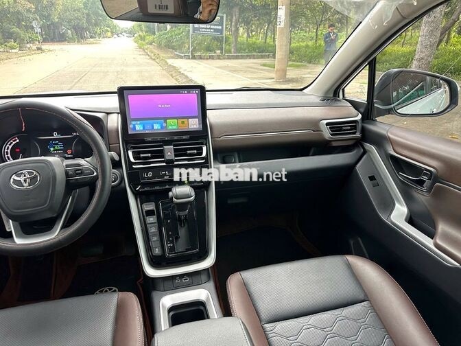 Toyota Innova Cross 2025 2.0 V Trắng 7 chỗ