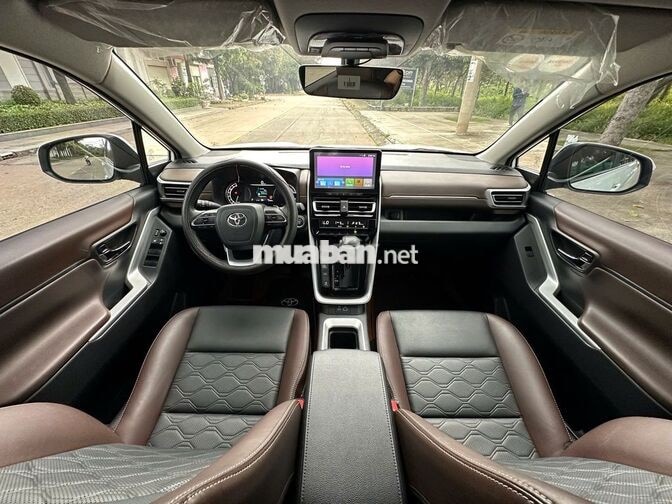 Toyota Innova Cross 2025 2.0 V Trắng 7 chỗ