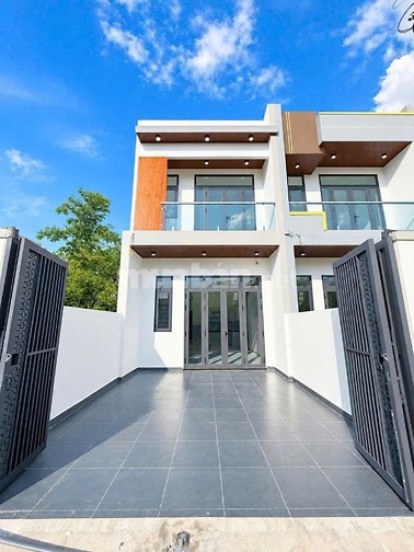 Nhà lầu ngay chợ Tân Bình 80m2, sổ riêng, thổ cư 100%, 730 triệu nhận 