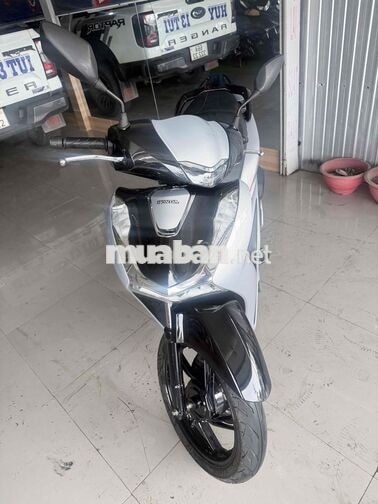 SH 125 125cc Bạc poscher 6029 km có bán trả góp
