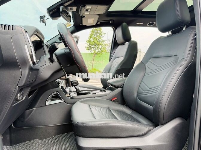 Ford Everest Titanium 4x2 AT 2025 Đen 11.000 km