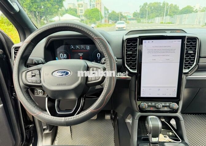 Ford Everest Titanium 4x2 AT 2025 Đen 11.000 km
