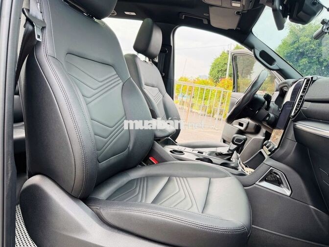 Ford Everest Titanium 4x2 AT 2025 Đen 11.000 km