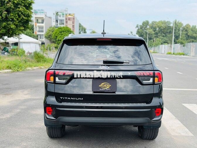 Ford Everest Titanium 4x2 AT 2025 Đen 11.000 km