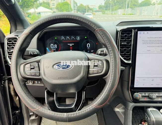 Ford Everest Titanium 4x2 AT 2025 Đen 11.000 km