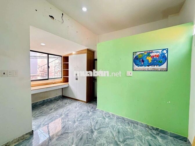 Nhà 3 phòng ngủ  gần chợ ở Bình Đông P14 Q8 