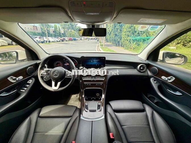 Mercedes-Benz GLC200 model 2022 Trắng siêu đẹp