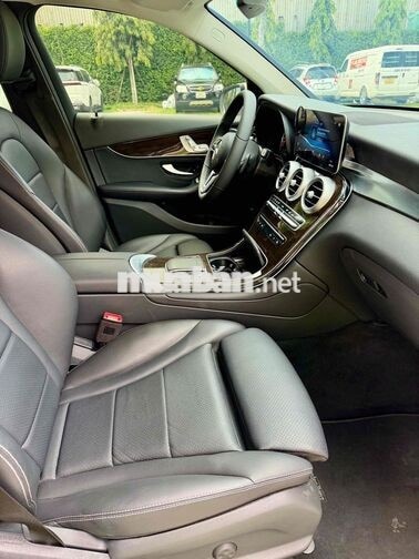 Mercedes-Benz GLC200 model 2022 Trắng siêu đẹp