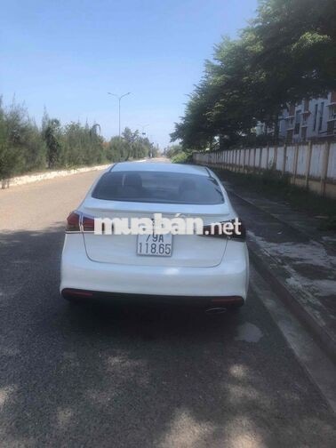 Kia Cerato Trắng Tự động bản đủ 1.6