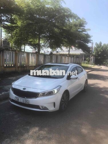 Kia Cerato Trắng Tự động bản đủ 1.6