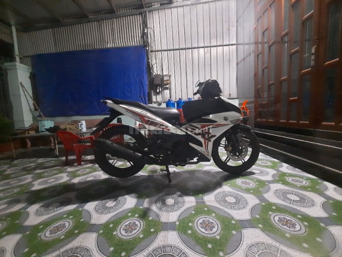 xe Exciter 150 trắng đỏ 2015. 