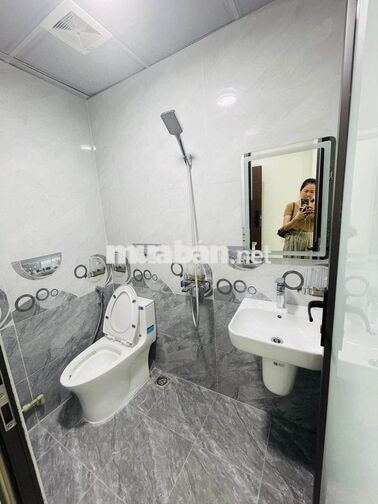 3,8 TRIỆU – NHÀ NGUYÊN CĂN 2PN – FULL NỘI THẤT – NGỌC THỤY, HỒNG TIẾN