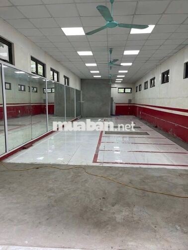 Cho thuê mặt bằng Cổ Linh, Long Biên - 110m. Giá 8tr
