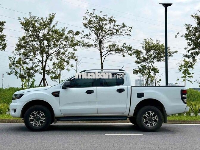 Ford Ranger XLS 2.2 AT 2021 Trắng Tự động