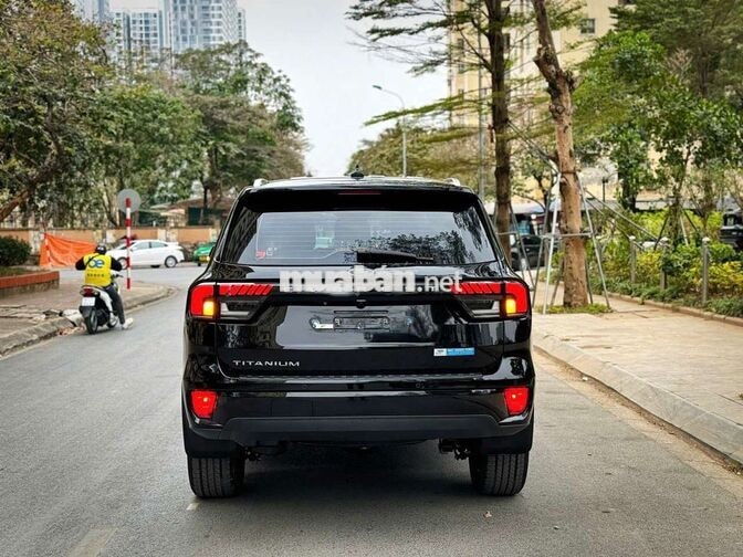 Ford everest 2022 titanium 4x2