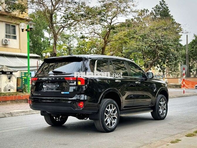 Ford everest 2022 titanium 4x2