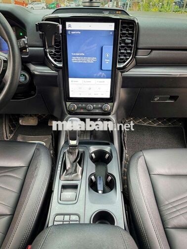 Ford everest 2022 titanium 4x2