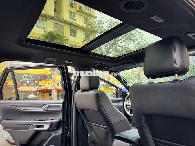 Ford everest 2022 titanium 4x2