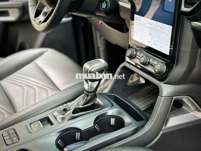 Ford everest 2022 titanium 4x2