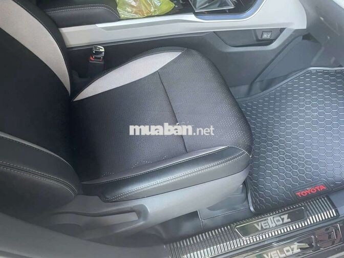 Toyota Veloz Top 2025 Đen 2.700 km
