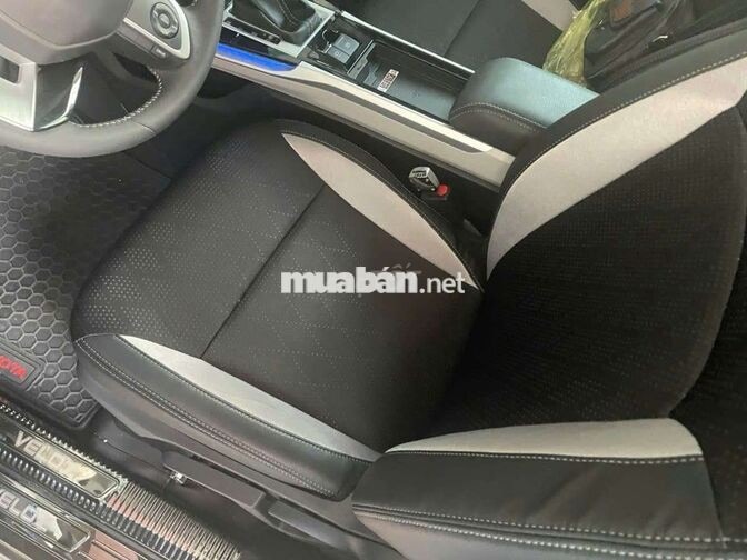 Toyota Veloz Top 2025 Đen 2.700 km