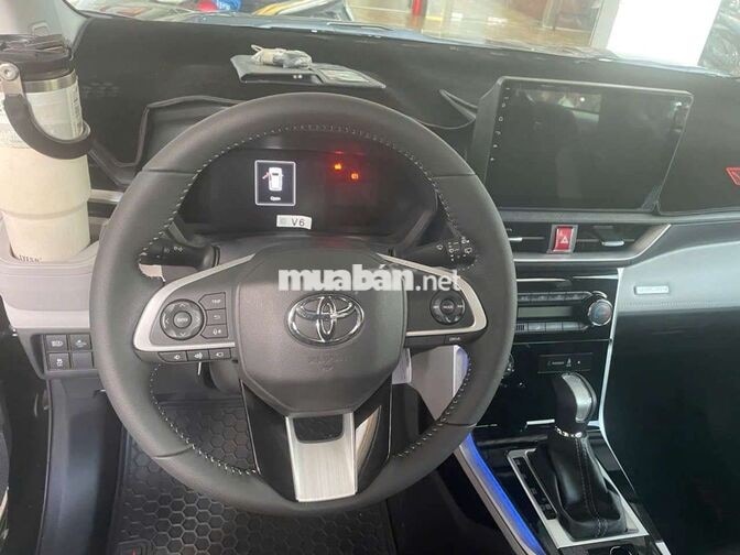 Toyota Veloz Top 2025 Đen 2.700 km