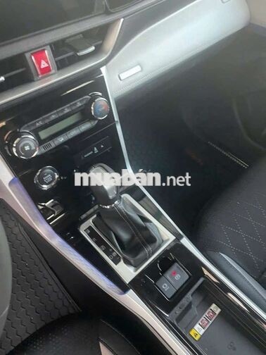 Toyota Veloz Top 2025 Đen 2.700 km