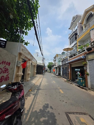 Bán MT đường số 8 Bình Hưng Hòa B . DT: 4x33m cấp 4 . Giá : 6.9 tỷ 