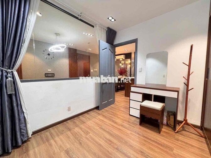 Căn hộ full nội thất cao cấp gần Chợ CR