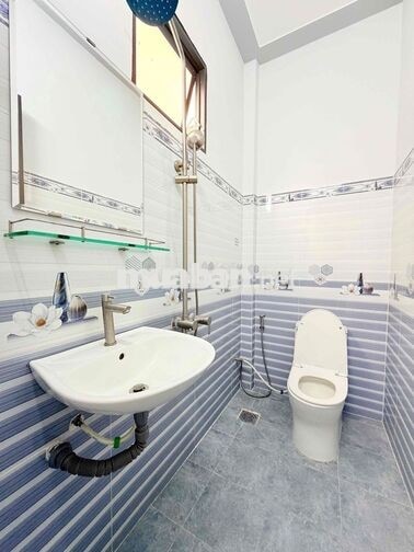 NHÀ MỚI SHR NHỈNH 4T NGAY CHỢ THIẾC - LÊ VĂN KHƯƠNG