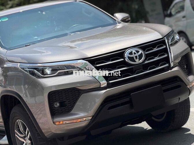 Toyota Fortuner 2022 2.4L 1 cầu Tự động Xám