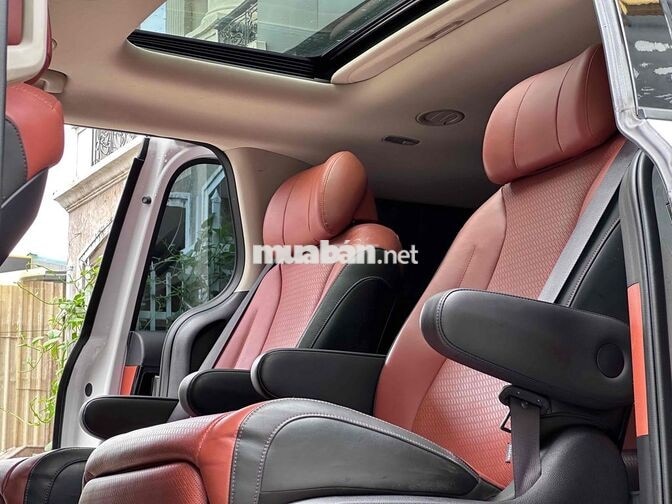 Kia Carnival 2.2D Signature 2024 trắng đi lướt
