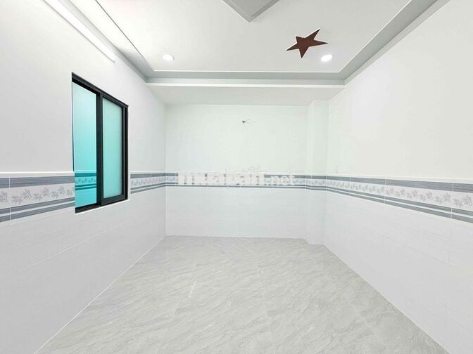 NHÀ MỚI SHR NHỈNH 4T NGAY CHỢ THIẾC - LÊ VĂN KHƯƠNG