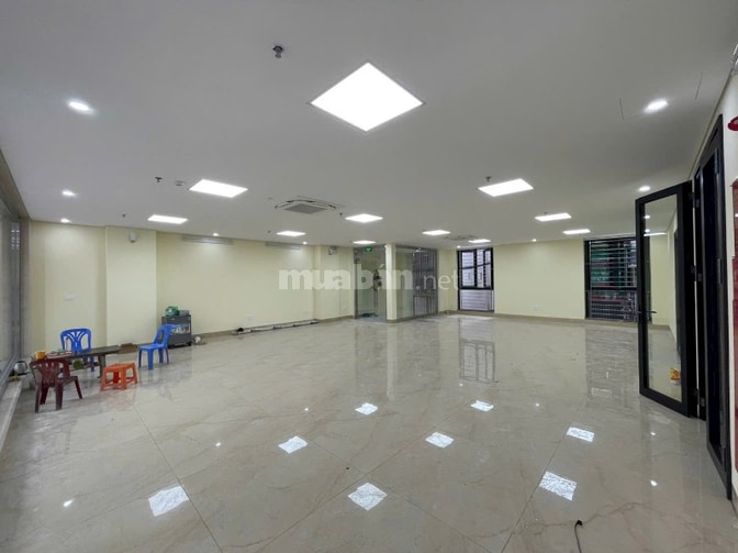 TÔI BÁN TÒA VĂN PHÒNG HẠNG SANG MẶT PHỐ 188 HOÀNG NGÂN CẦU GIẤY 