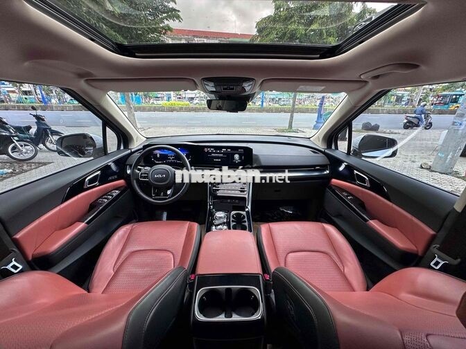 Kia Carnival 2.2D Signature 2024 trắng đi lướt