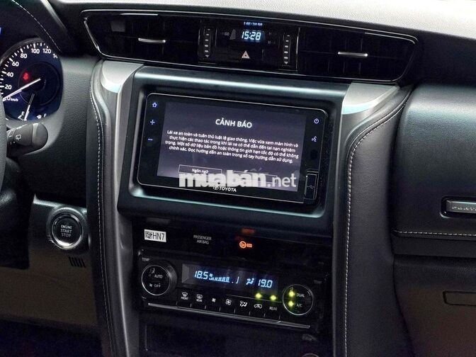 Toyota Fortuner 2022 2.4L 1 cầu Tự động Xám